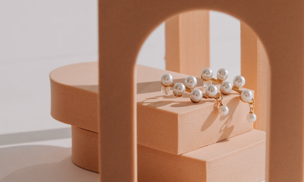 Comment accessoiriser un look Y2K avec les bijoux tendance du moment ?