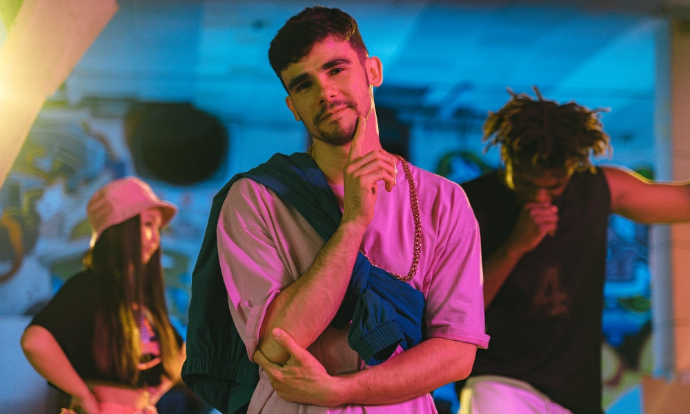 Comment adopter le style Y2K : Guide ultime pour un look rétro et tendance