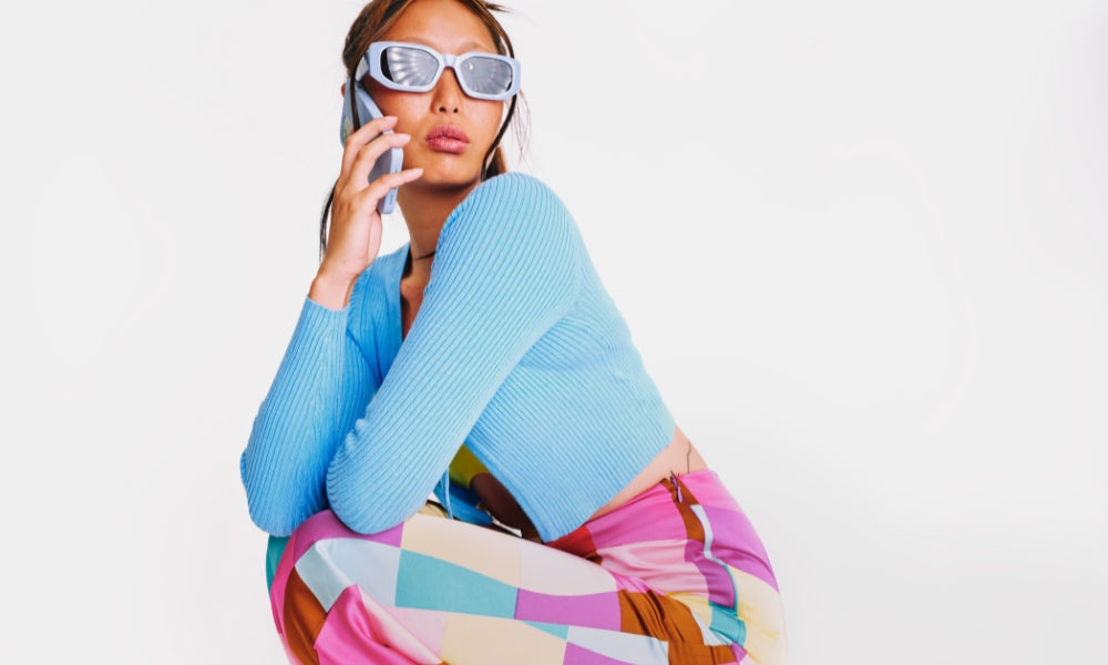 Style Y2K femme : le guide complet pour adopter le look des années 2000