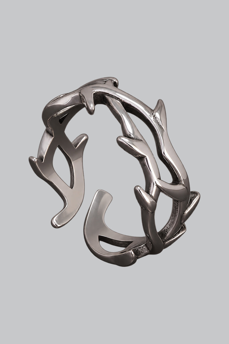 Bague Gothique Zircon — vue studio sur fond gris