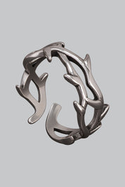Bague Gothique Zircon — vue studio sur fond gris
