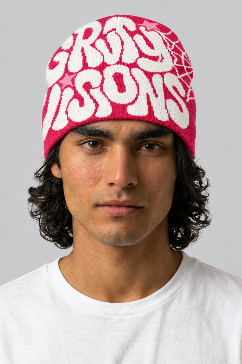 Bonnet Y2K 'Groovy Visions' rose et blanc — porté de face par notre modèle homme
