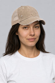 Casquette Denim Workwear — portée par notre modèle femme sur fond gris studio