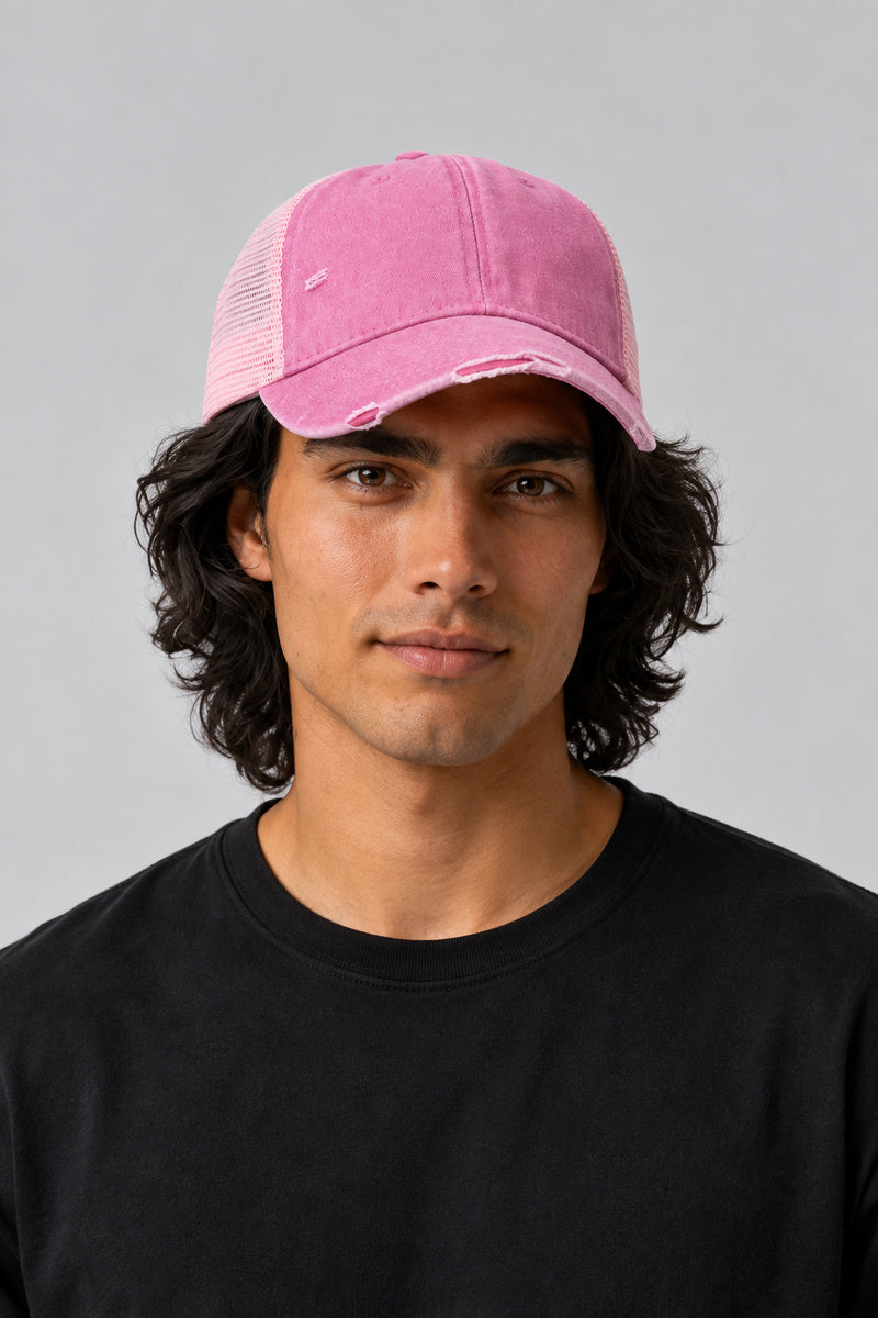 Casquette Denim E-girl — portée par notre modèle homme sur fond gris studio