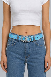Ceinture Bleue Rave — portée à la taille sur fond gris studio