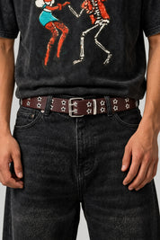 Ceinture Années 2000 — portée à la taille sur fond gris studio