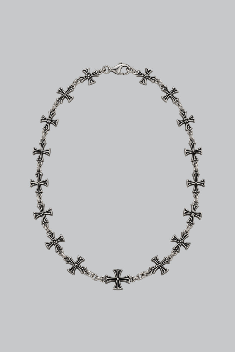 Collier Croix Acier — vue studio sur fond gris