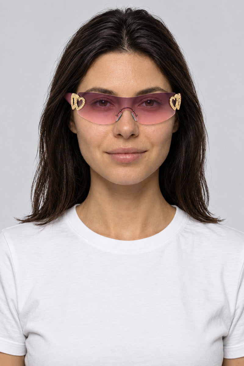 Lunettes Wraparound Rave — portées par notre modèle femme