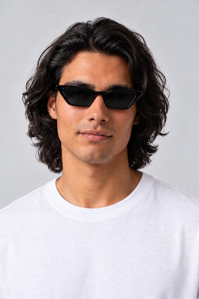 Lunettes Gothique Noir — portées par notre modèle homme