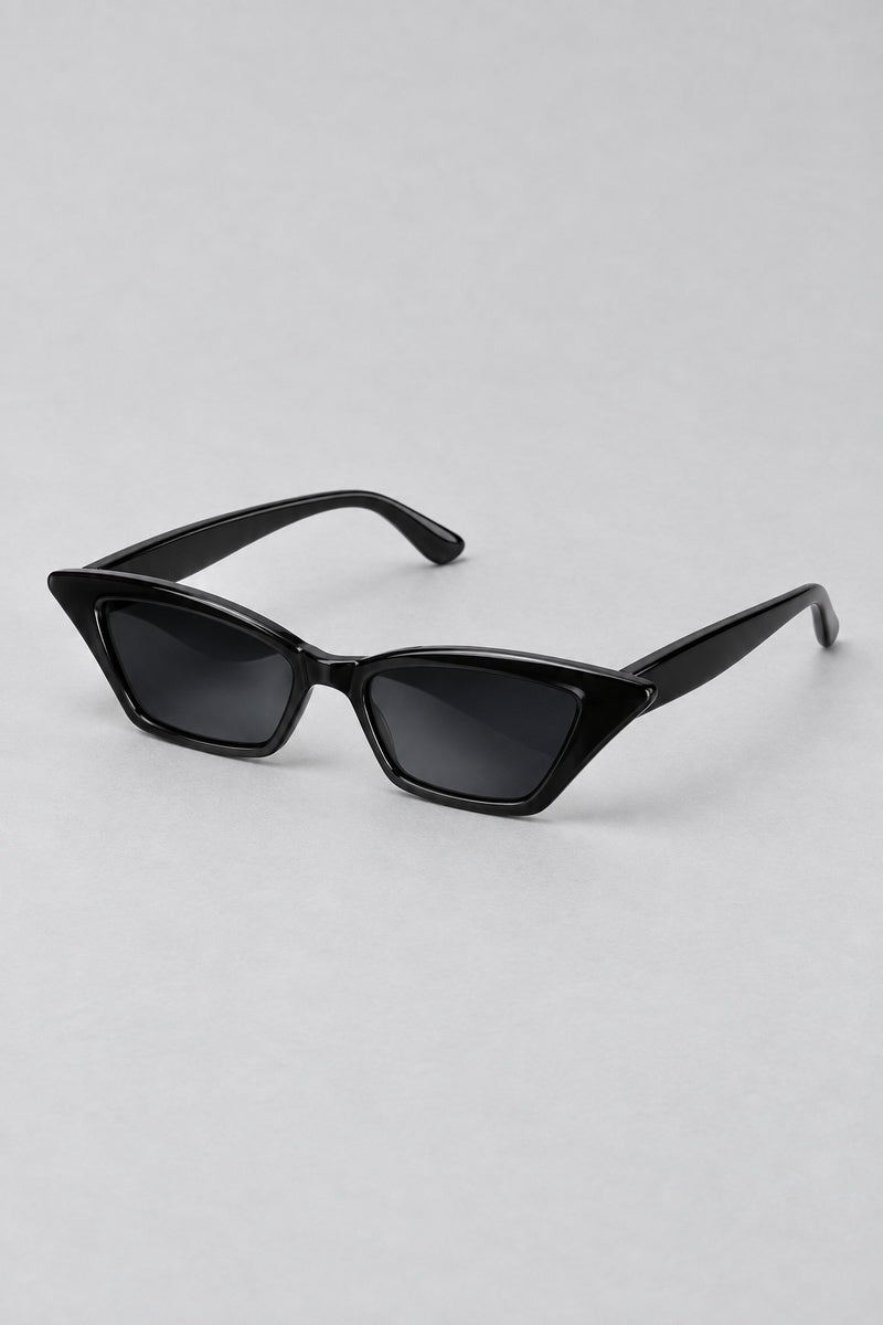 Lunettes Gothique Noir — seules sur fond gris studio