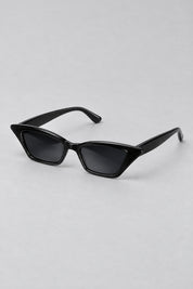 Lunettes Gothique Noir — seules sur fond gris studio