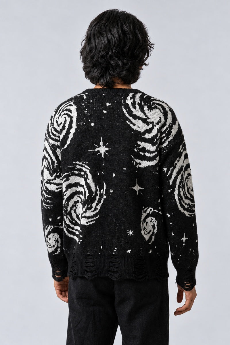 Pull Étoilé Grunge, porté de dos sur fond gris clair