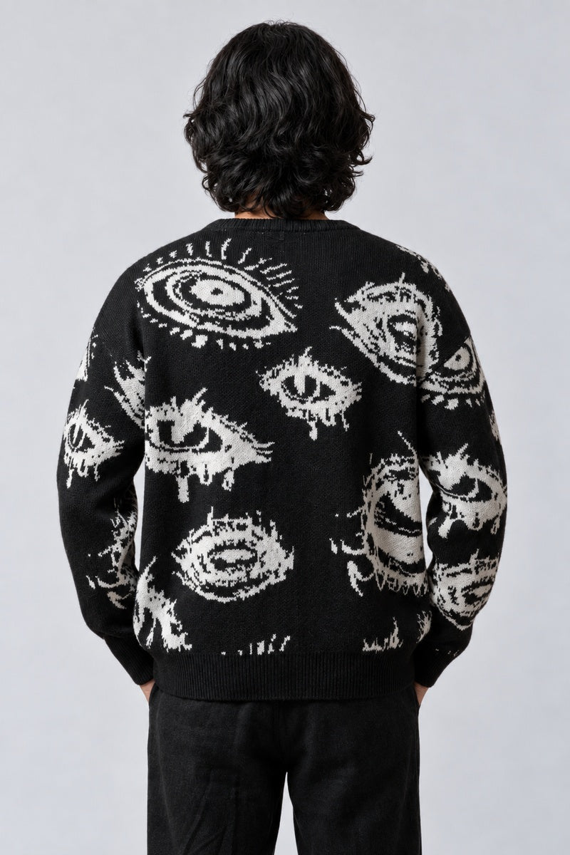 Pull Eyes Mystique, porté de dos sur fond gris clair