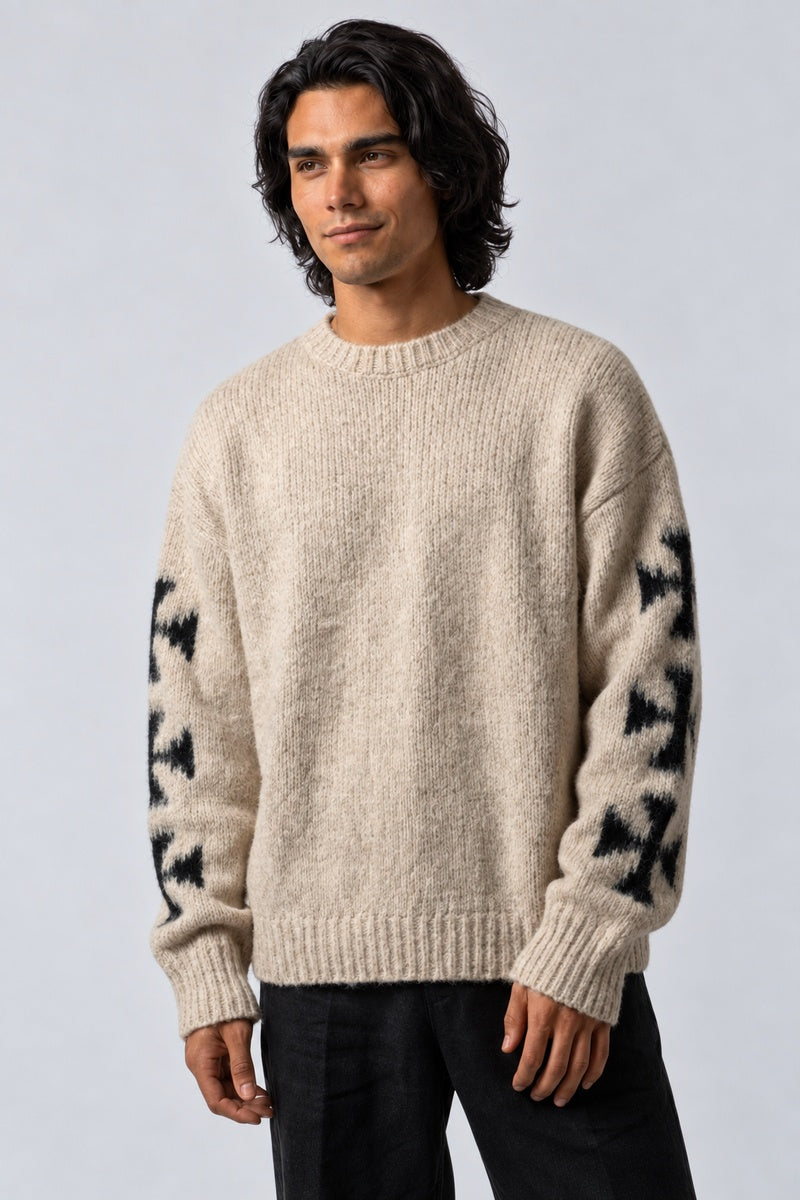Pull Hip-Hop Knitwear, porté de face sur fond gris clair