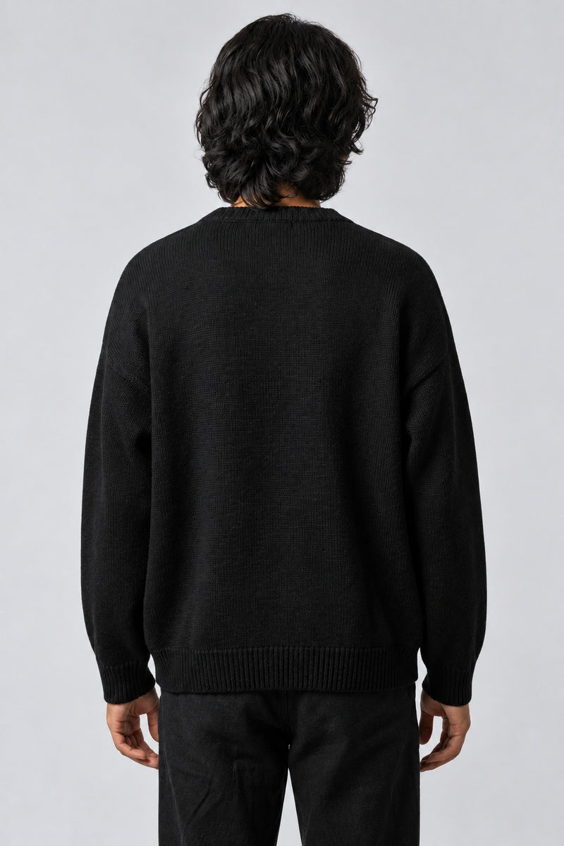 Pull Tricot Col V Rayures, porté de dos sur fond gris clair