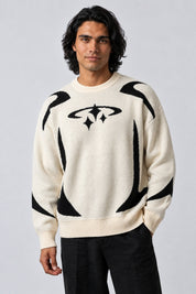 Pull Stellar crème en maille, porté de face sur fond gris clair