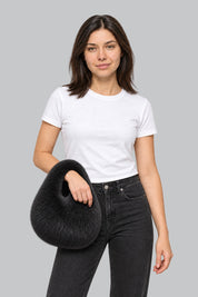 Sac Moumoute E-girl Noir — porté par notre modèle femme sur fond gris