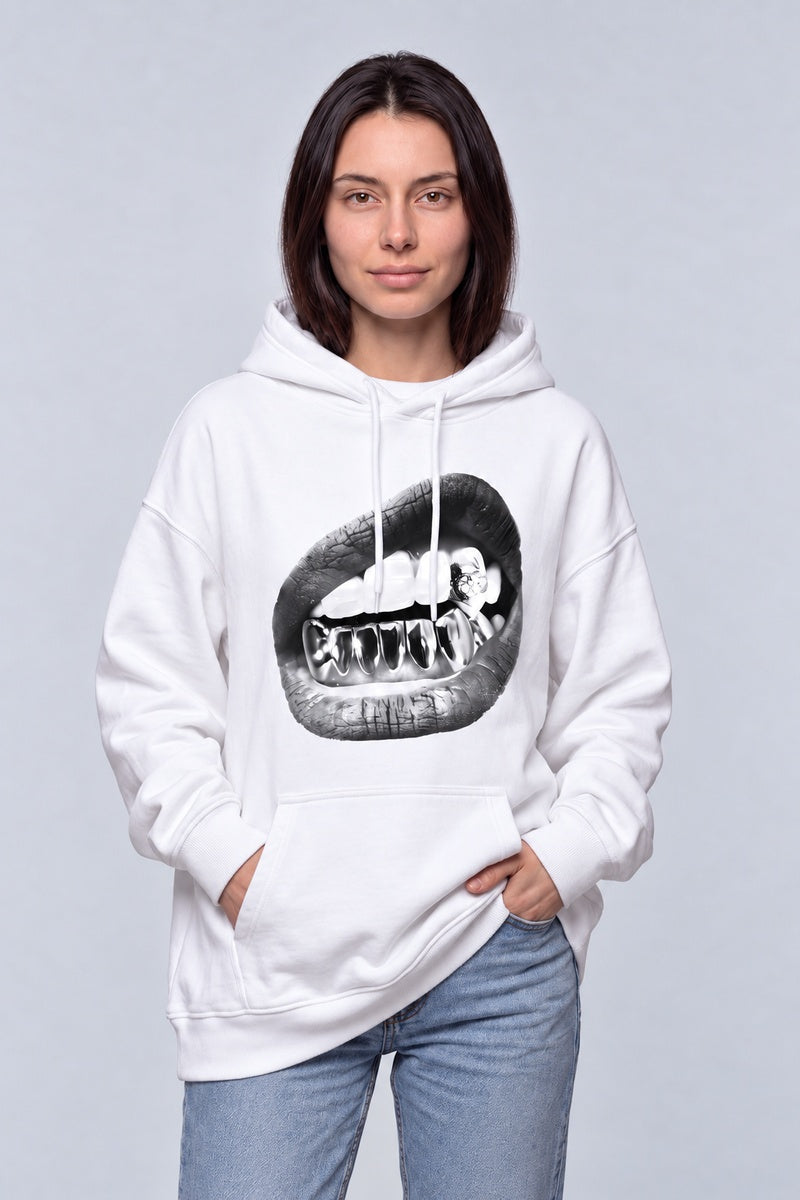 Sweat Bouche Grillz Rap — blanc face, fond gris perle, Y2K CLUB