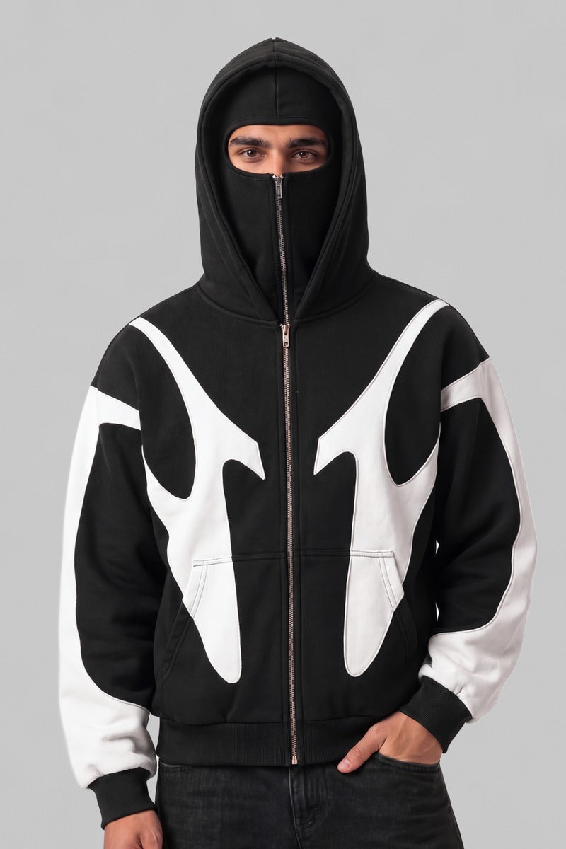 Sweat zippé balaclava bicolore noir et blanc porté de face, cagoule relevée - Y2K Club