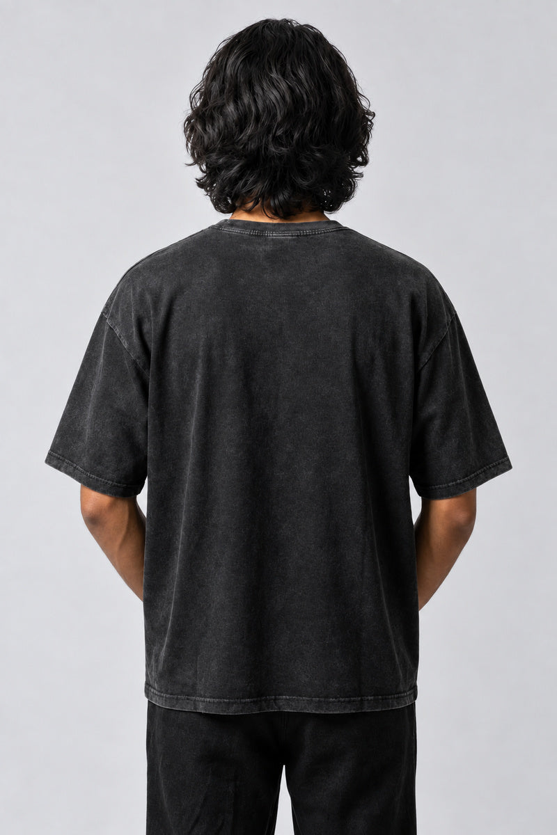 Dos uni du t-shirt noir délavé No Risk No Story, porté par un homme.